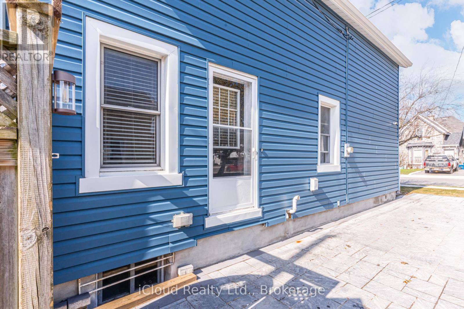 17 Oxford Street, Cambridge, ON - Outdoor
