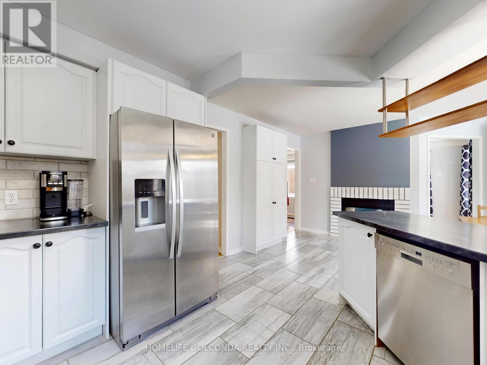 39 Etherington Crescent, Barrie, ON - Indoor Photo Showing Kitchen