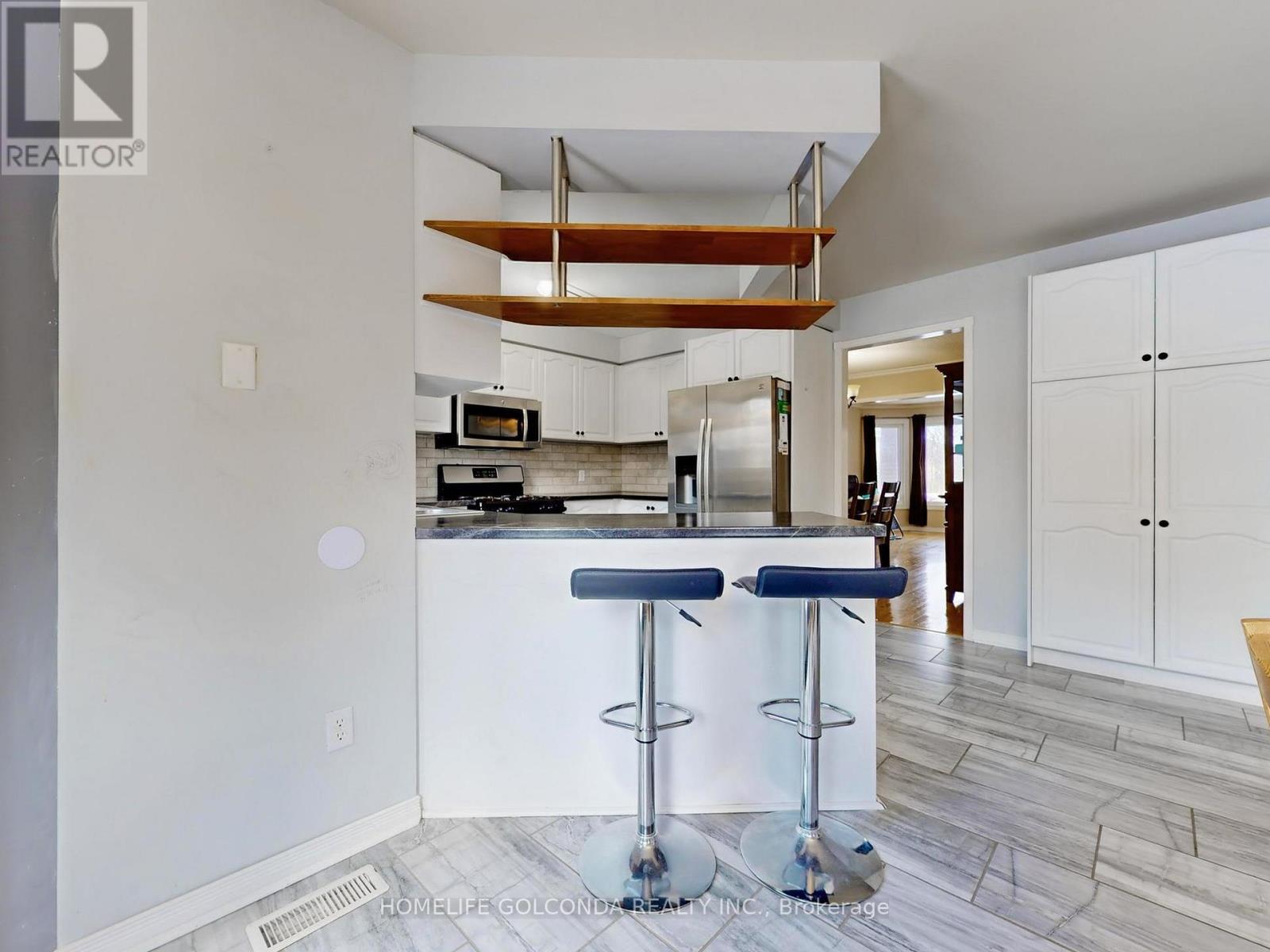39 Etherington Crescent, Barrie, ON - Indoor Photo Showing Kitchen
