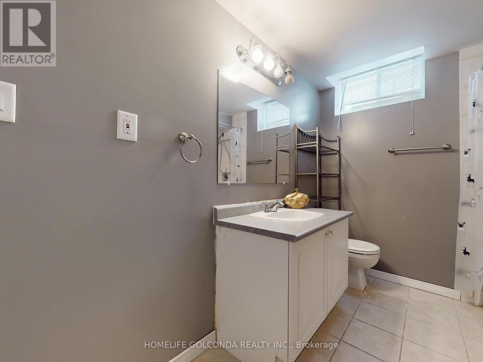 39 Etherington Crescent, Barrie, ON - Indoor Photo Showing Bathroom