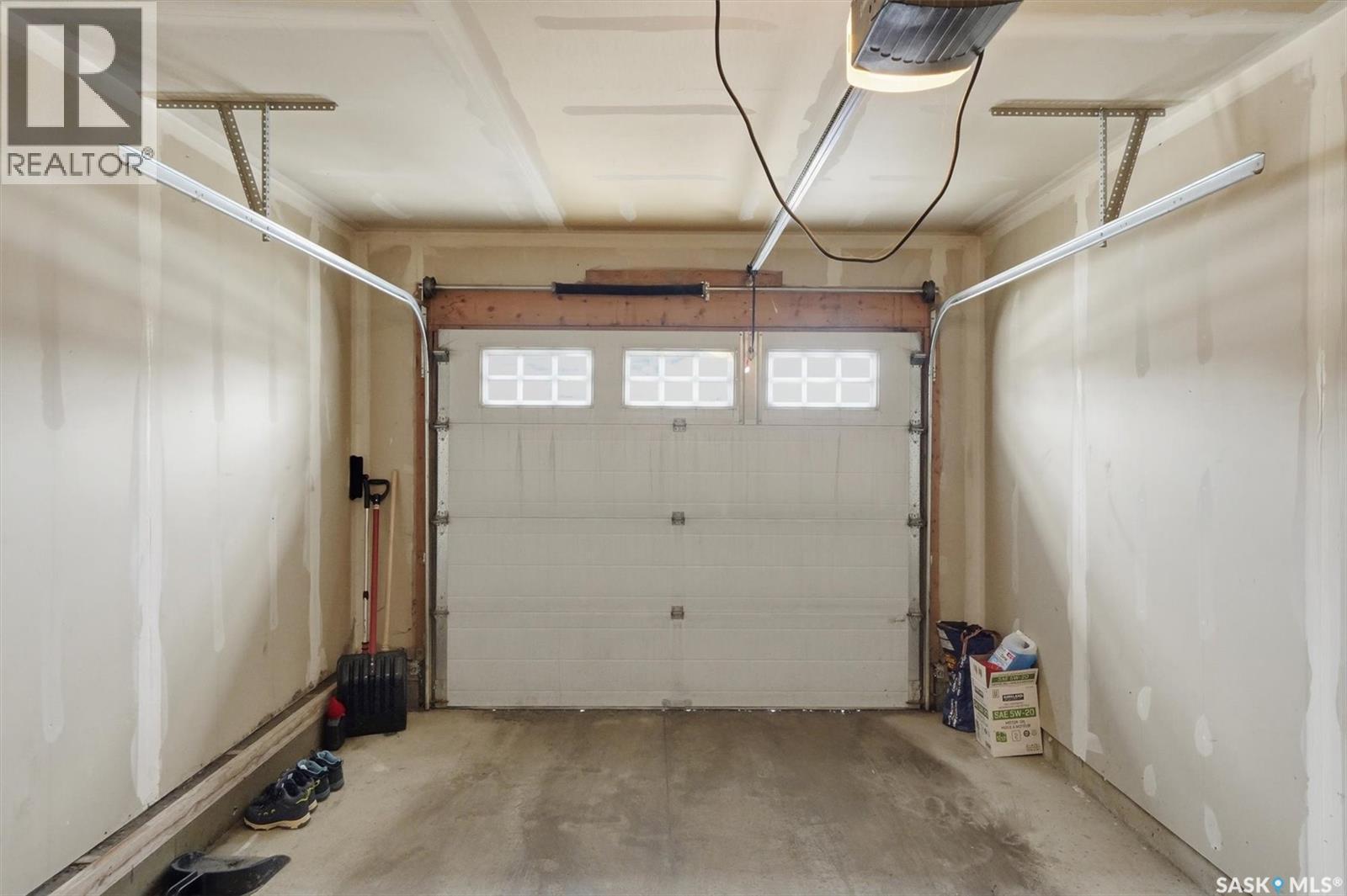 405 615 Lynd Crescent, Saskatoon, SK - Indoor Photo Showing Garage