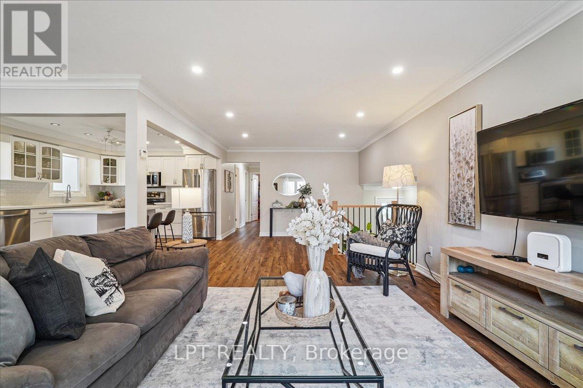 26 Wright Crescent S, Caledon, ON - Indoor Photo Showing Living Room