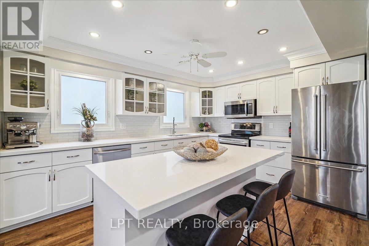 26 Wright Crescent S, Caledon, ON - Indoor Photo Showing Kitchen With Upgraded Kitchen