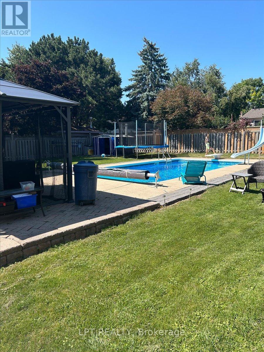 26 Wright Crescent S, Caledon, ON - Outdoor With In Ground Pool With Backyard