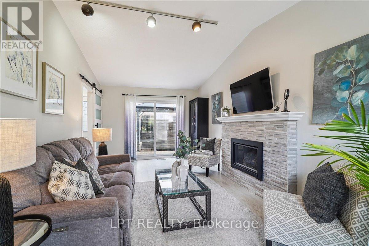 26 Wright Crescent S, Caledon, ON - Indoor Photo Showing Living Room With Fireplace