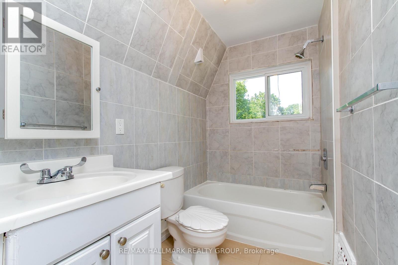 448 Pleasant Park Road, Ottawa, ON - Indoor Photo Showing Bathroom