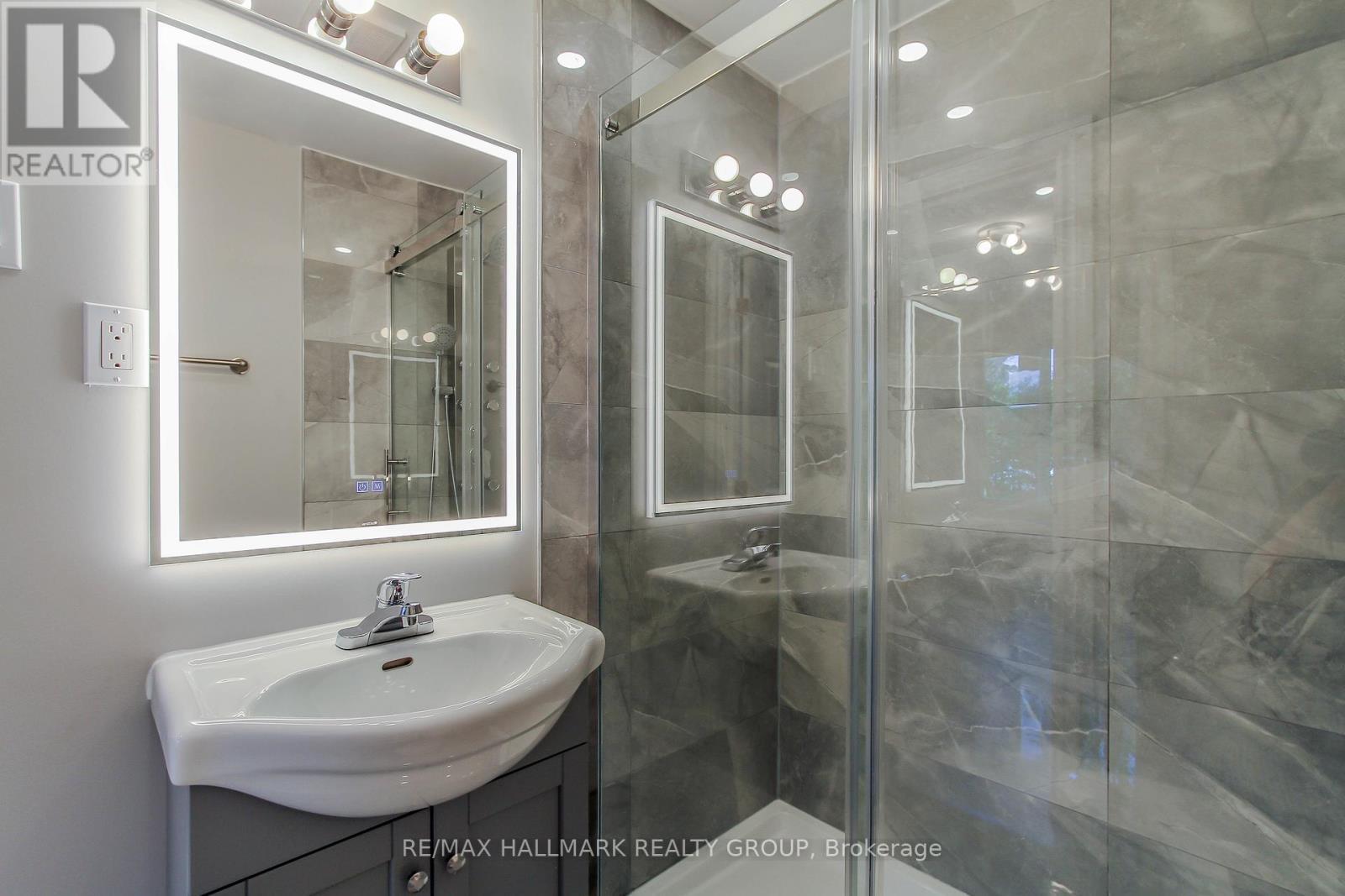 448 Pleasant Park Road, Ottawa, ON - Indoor Photo Showing Bathroom