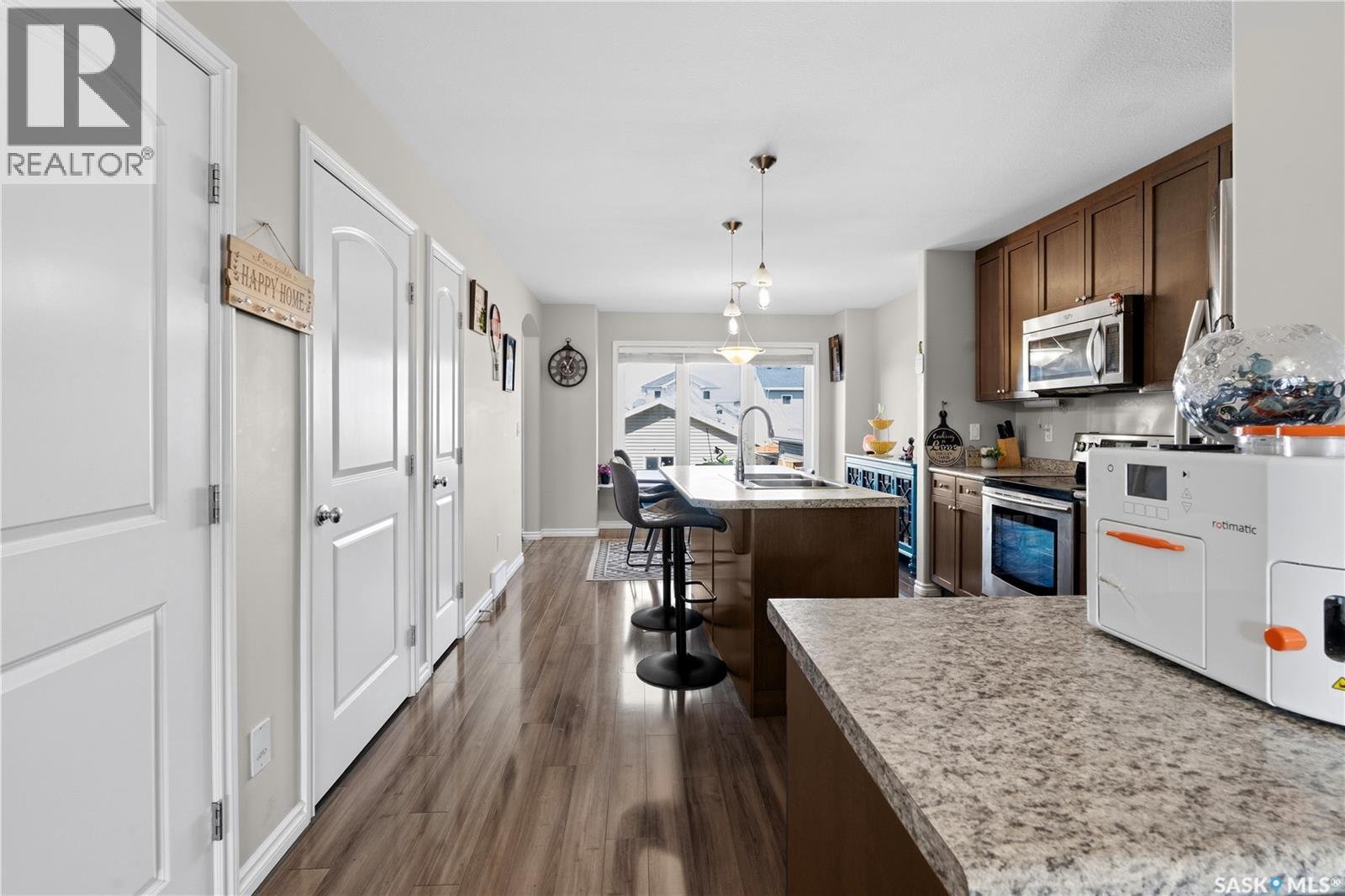 1334 Hunter Road, Saskatoon, SK - Indoor Photo Showing Kitchen