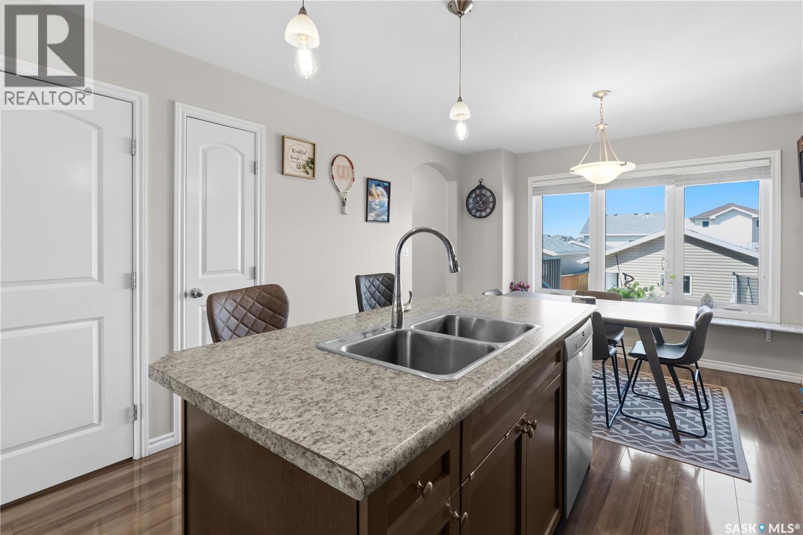 1334 Hunter Road, Saskatoon, SK - Indoor Photo Showing Kitchen With Double Sink