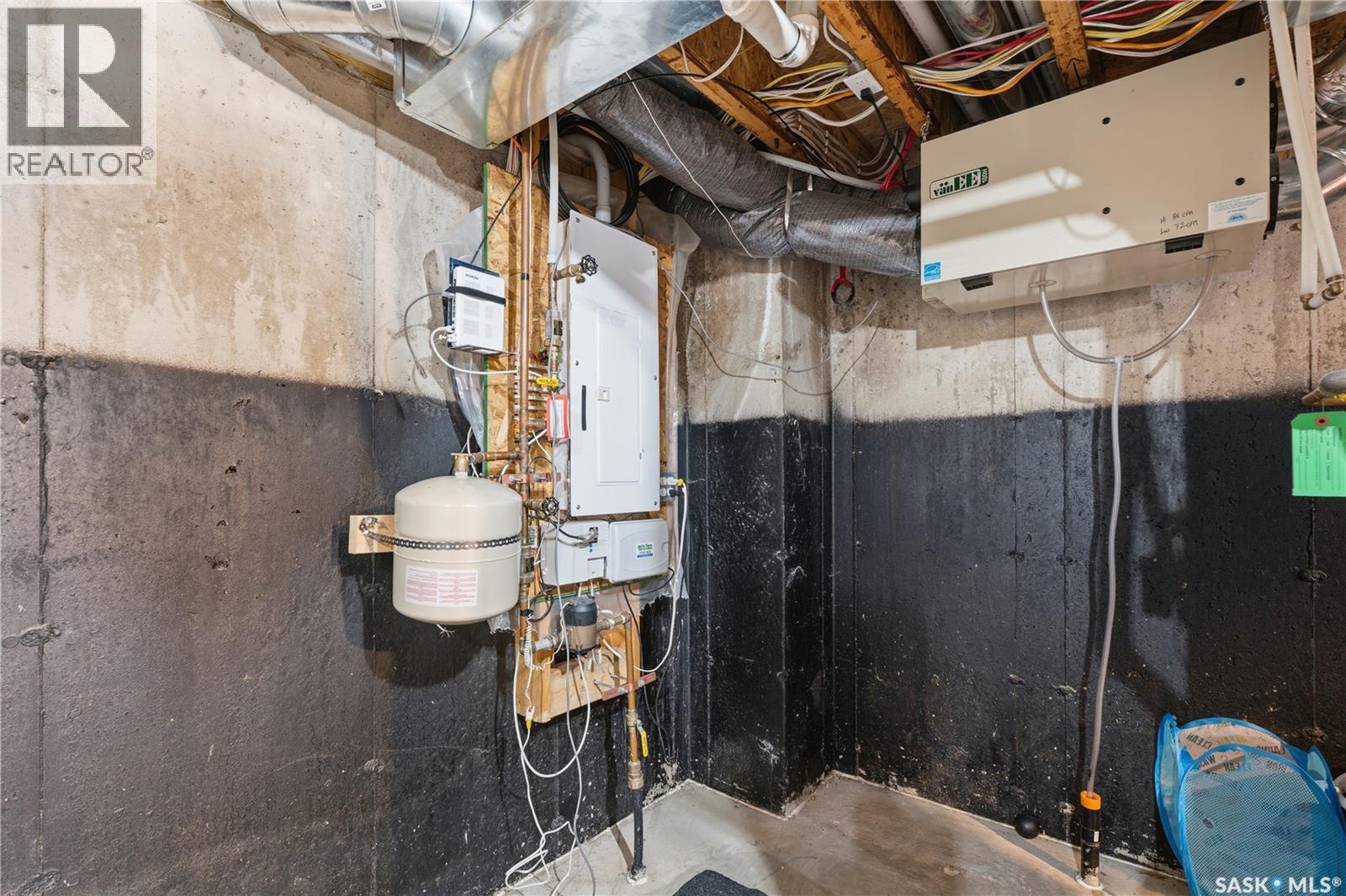 1334 Hunter Road, Saskatoon, SK - Indoor Photo Showing Basement