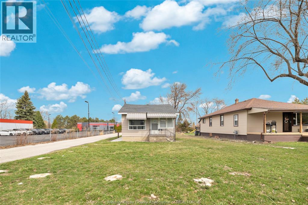 9572 Tecumseh Road, Windsor, ON