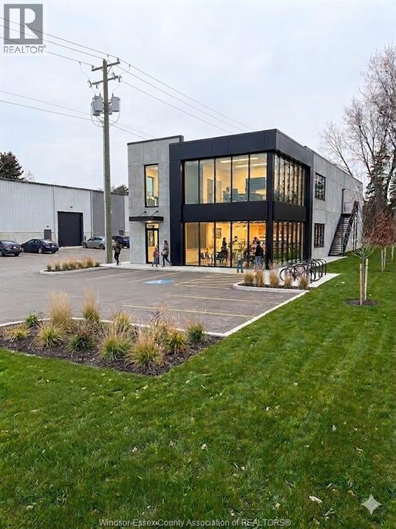 9572 Tecumseh Road, Windsor, ON