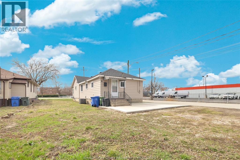 9572 Tecumseh Road, Windsor, ON