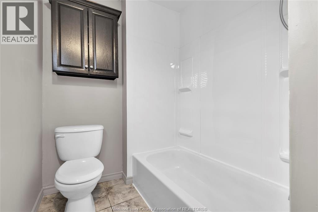 9572 Tecumseh Road, Windsor, ON