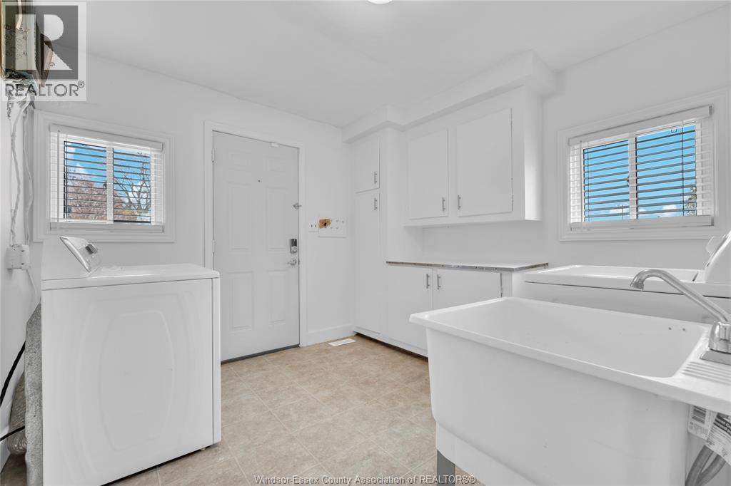 9572 Tecumseh Road, Windsor, ON