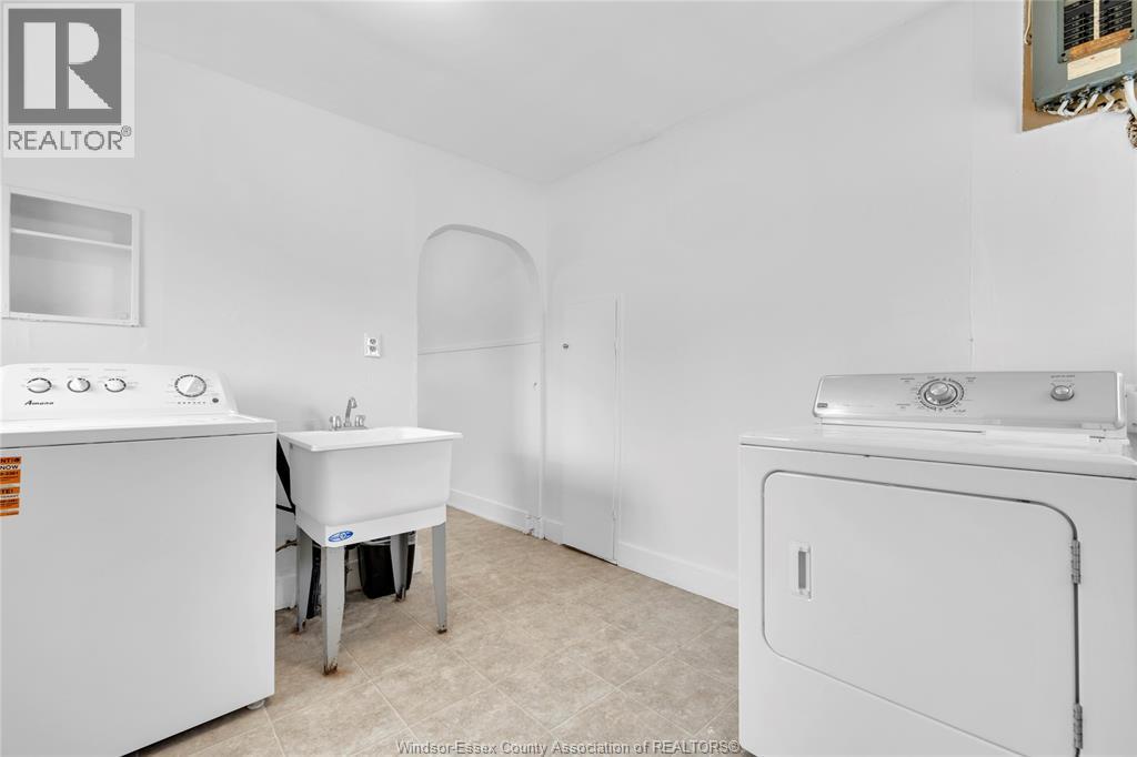 9572 Tecumseh Road, Windsor, ON