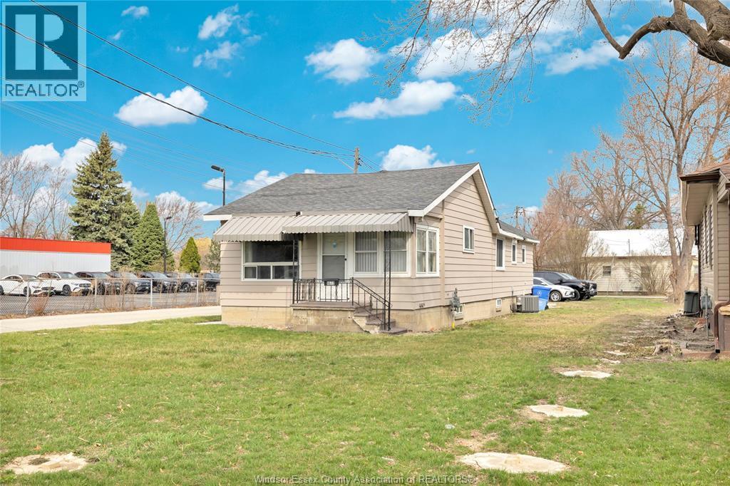9572 Tecumseh Road, Windsor, ON