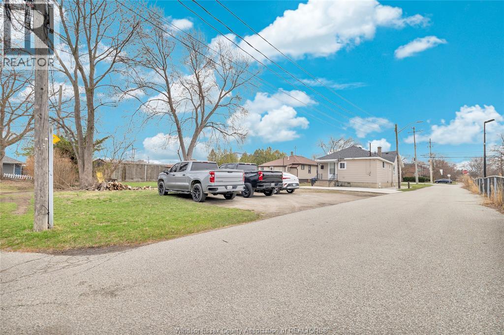 9572 Tecumseh Road, Windsor, ON
