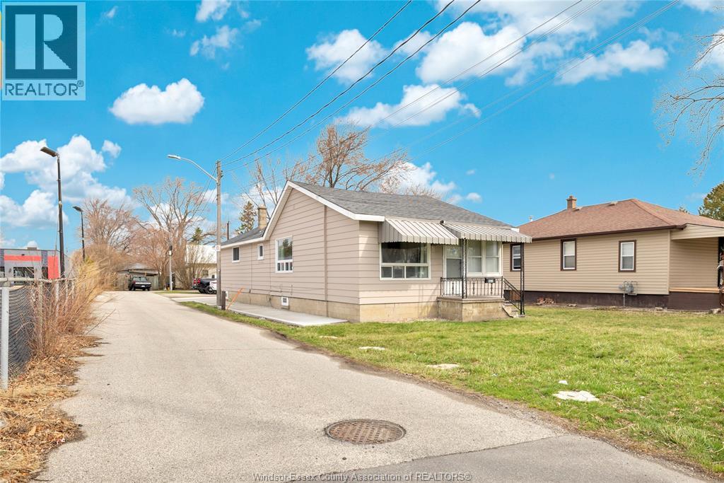 9572 Tecumseh Road, Windsor, ON