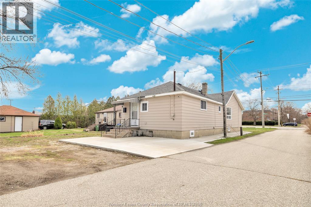 9572 Tecumseh Road, Windsor, ON