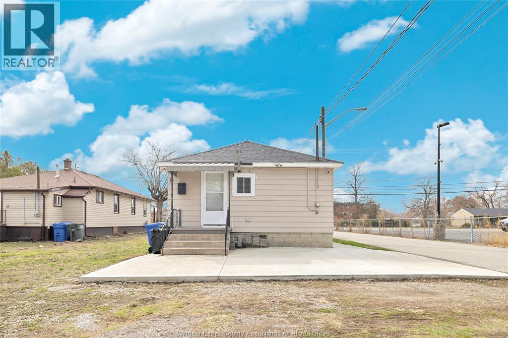 9572 Tecumseh Road, Windsor, ON