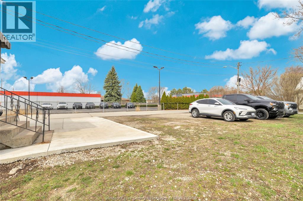 9572 Tecumseh Road, Windsor, ON