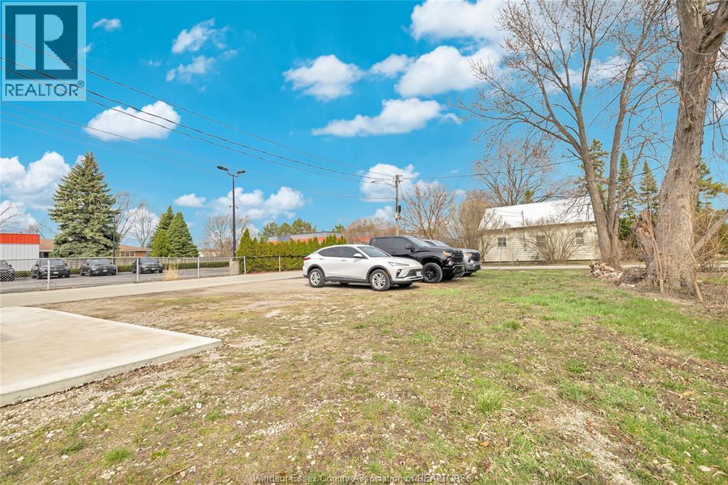 9572 Tecumseh Road, Windsor, ON