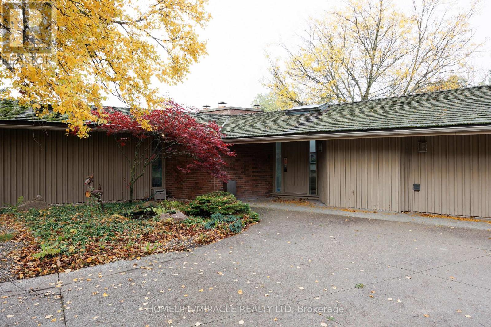 11 Champlain Crescent, King, ON - Outdoor