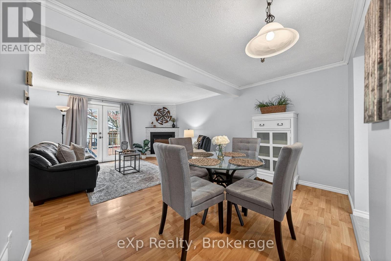 111 Connelly Drive, Kitchener, ON - Indoor Photo Showing Dining Room