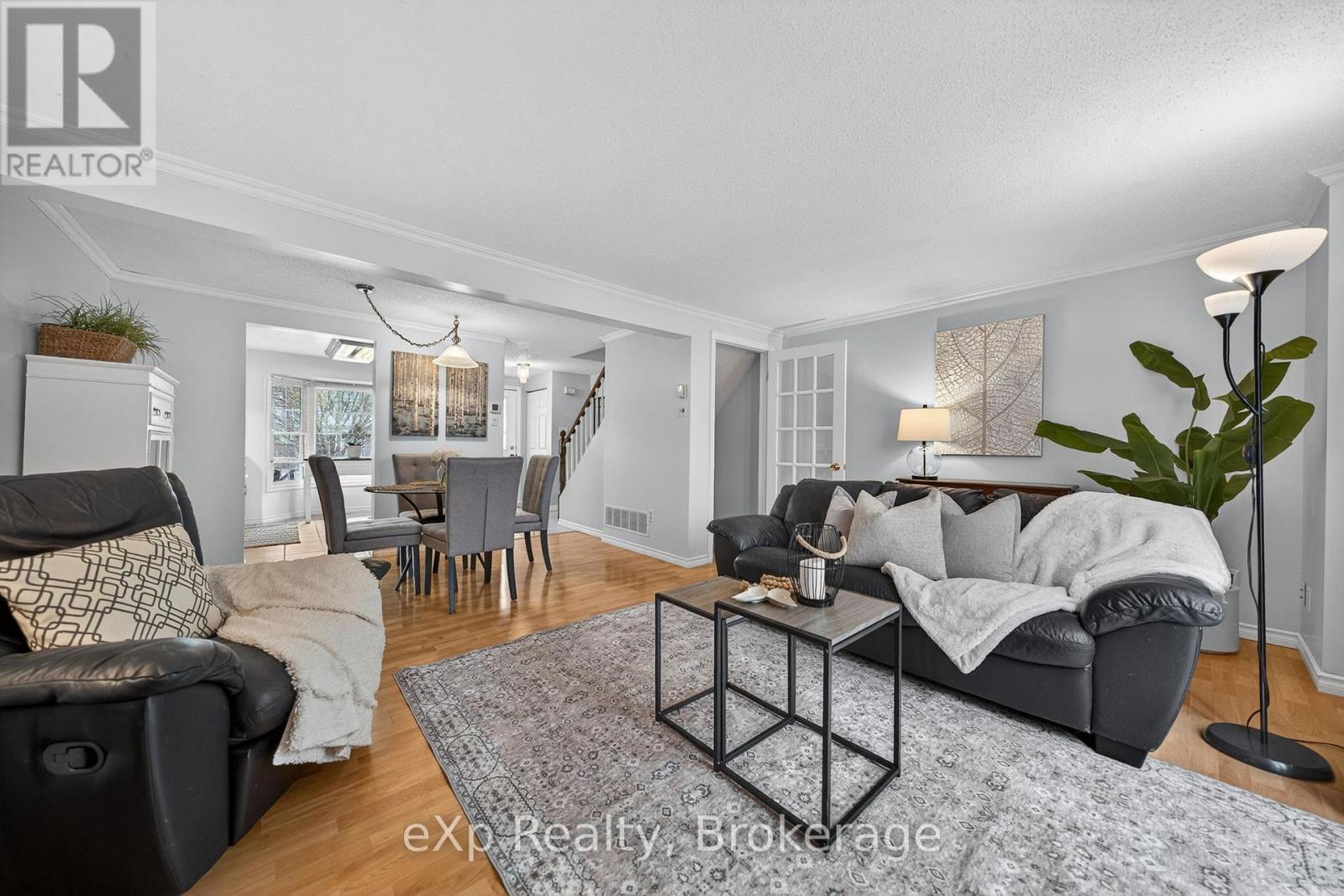 111 Connelly Drive, Kitchener, ON - Indoor Photo Showing Living Room