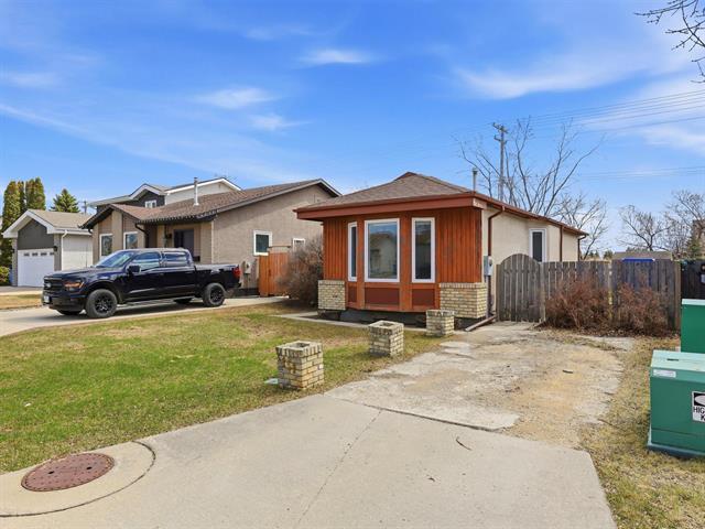 151 Penfold Cr, Winnipeg, MB