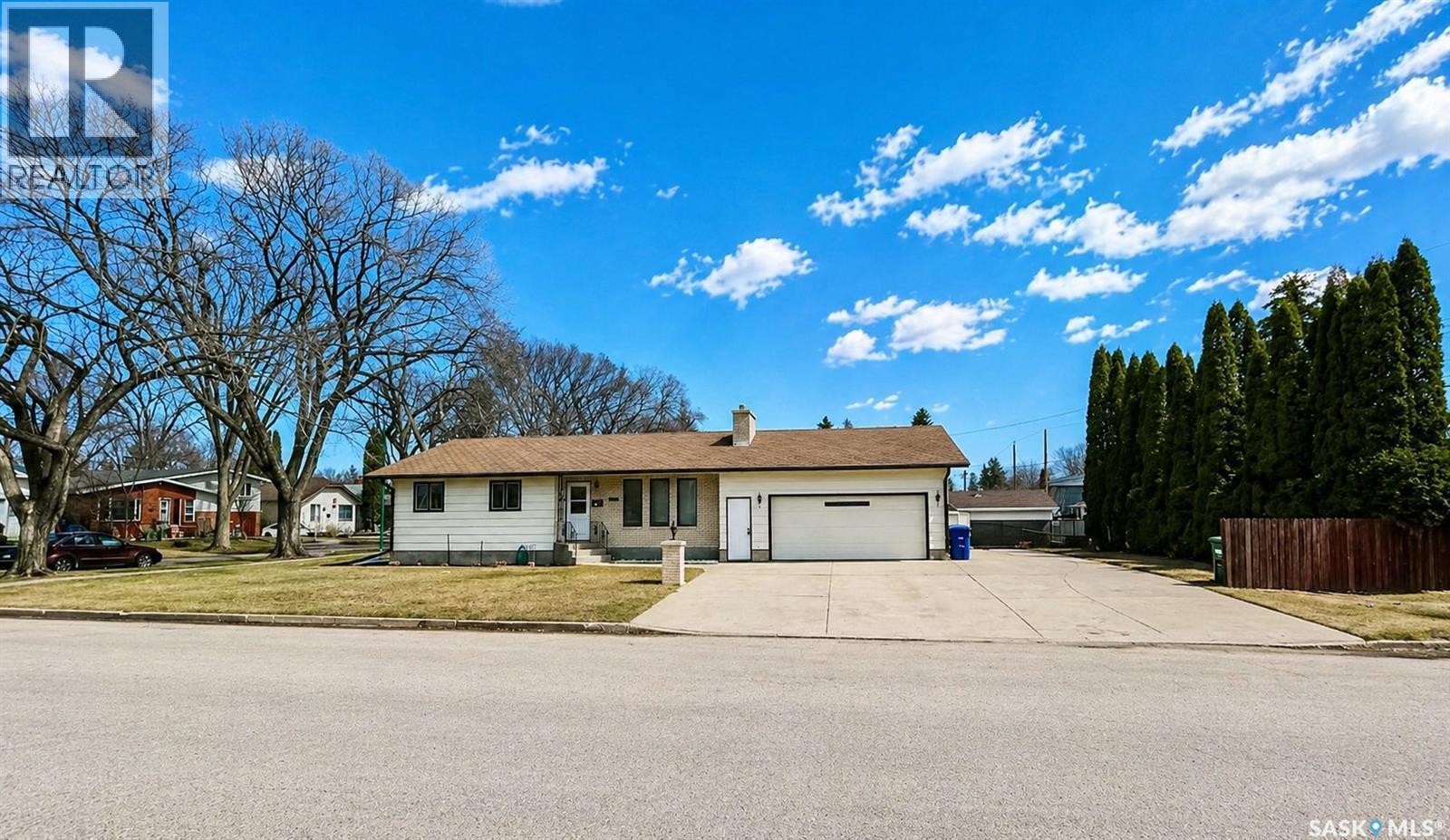 802 7Th Street E, Saskatoon, SK - Outdoor