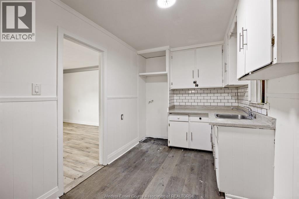 2270 Marentette, Windsor, ON - Indoor Photo Showing Kitchen