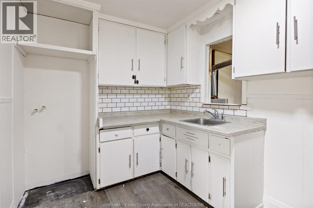 2270 Marentette, Windsor, ON - Indoor Photo Showing Kitchen