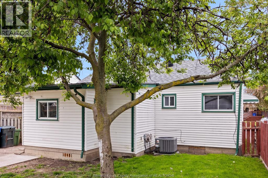 2270 Marentette, Windsor, ON - Outdoor With Exterior
