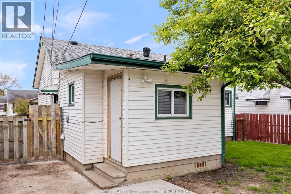 2270 Marentette, Windsor, ON - Outdoor