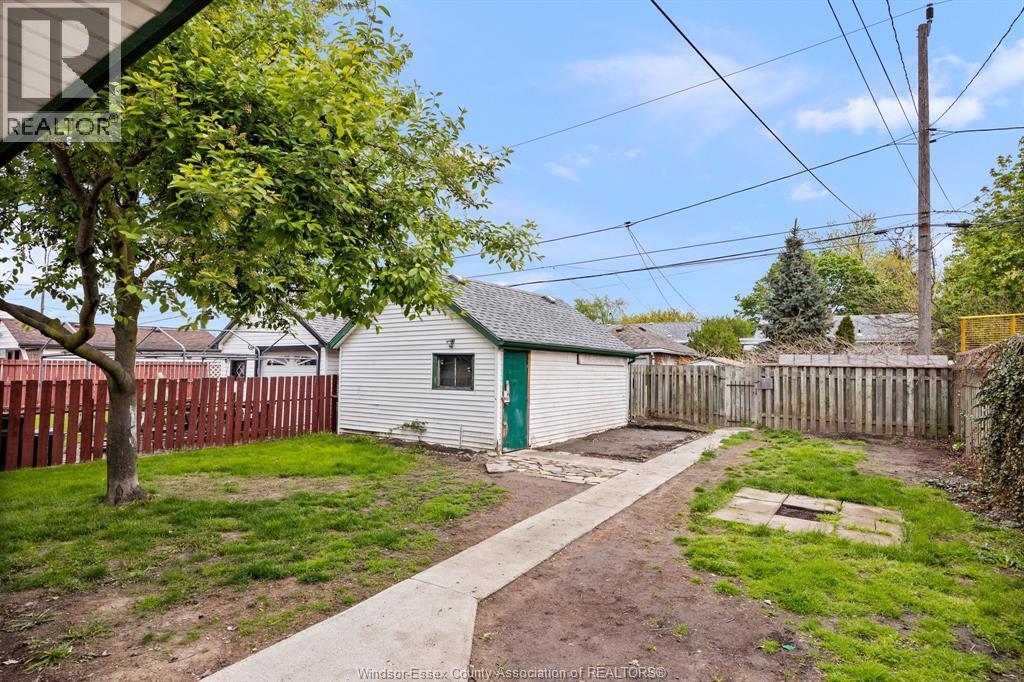 2270 Marentette, Windsor, ON - Outdoor