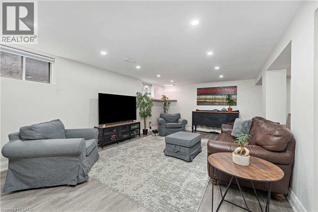 1063 Maplehurst Avenue, Burlington, ON - Indoor