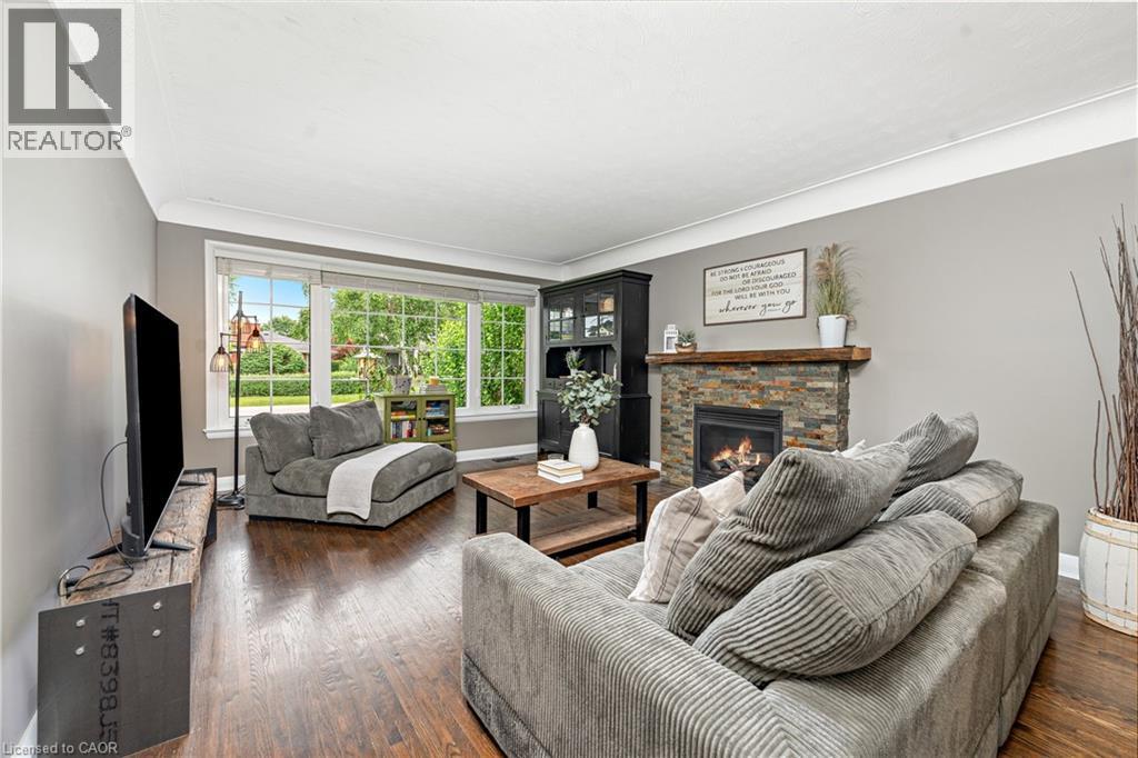 1063 Maplehurst Avenue, Burlington, ON - Indoor Photo Showing Living Room With Fireplace