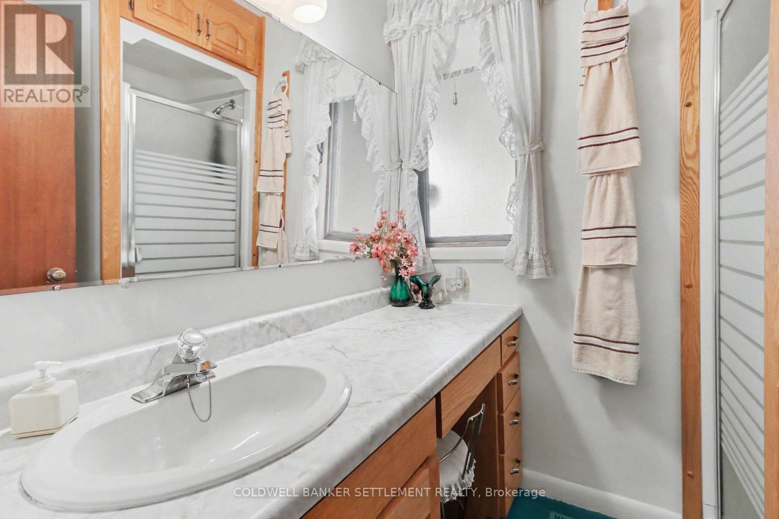 2 Glenview Crescent, Perth, ON - Indoor Photo Showing Bathroom