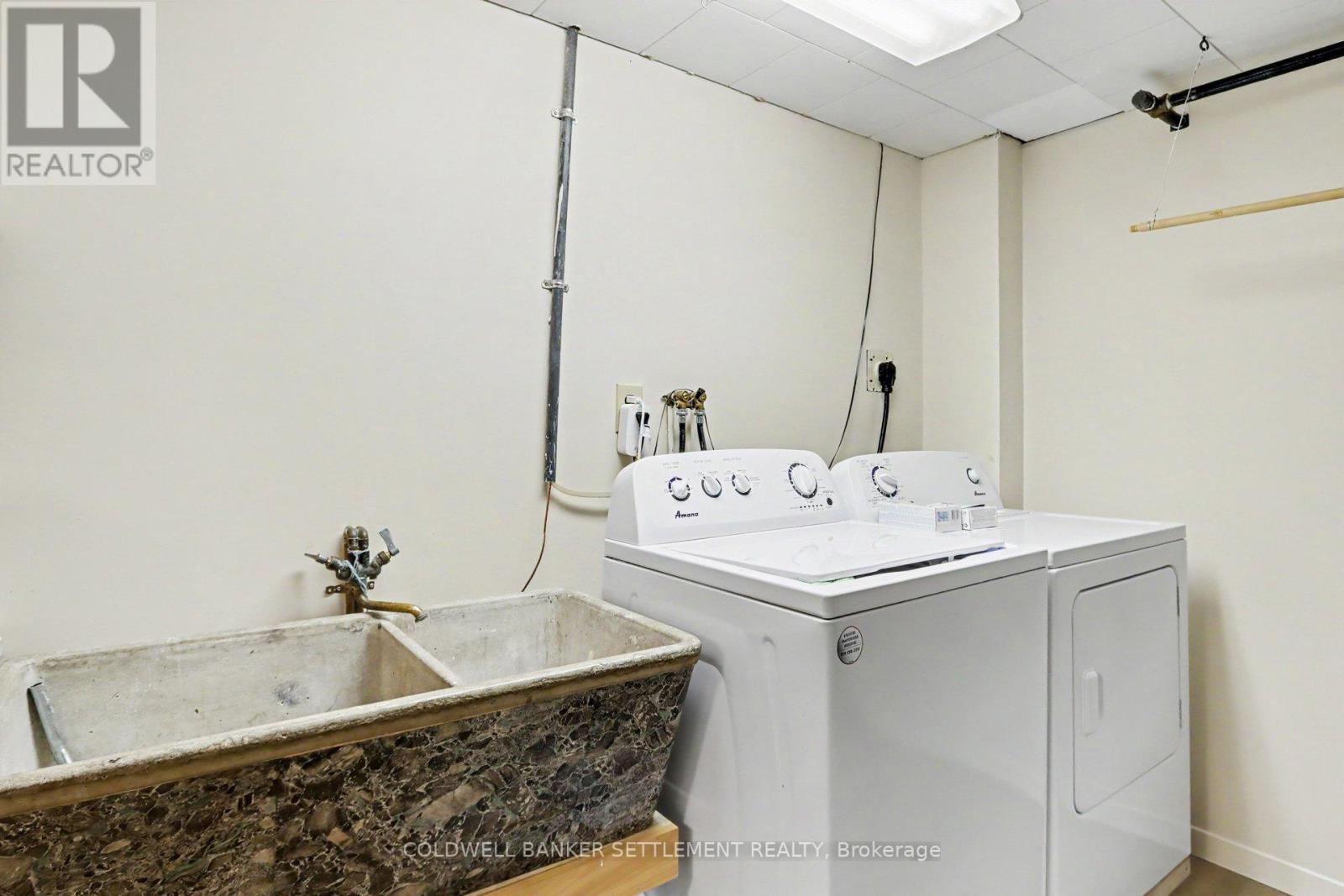 2 Glenview Crescent, Perth, ON - Indoor Photo Showing Laundry Room