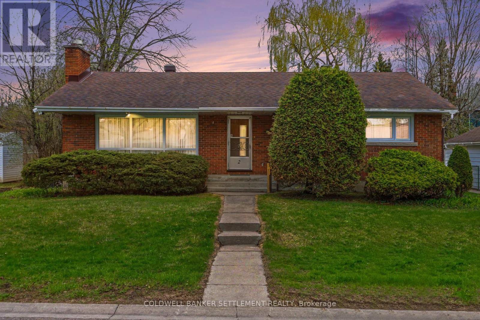 2 Glenview Crescent, Perth, ON - Outdoor