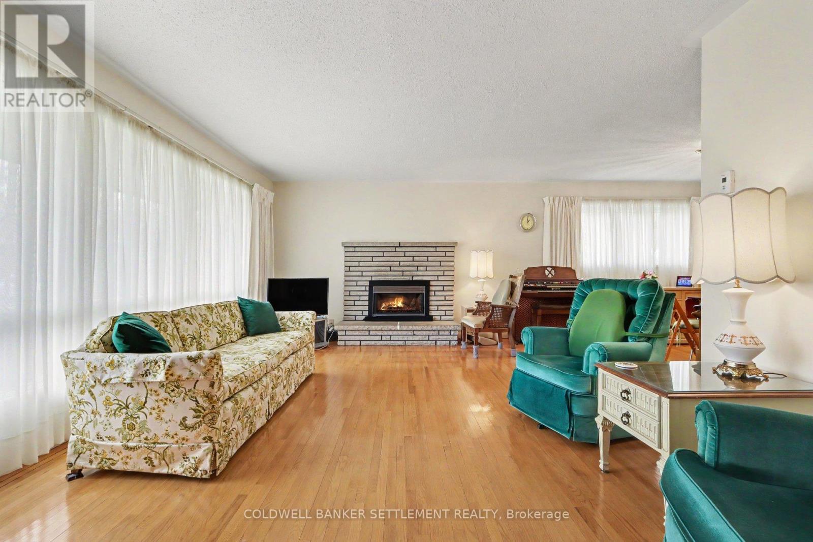 2 Glenview Crescent, Perth, ON - Indoor Photo Showing Living Room With Fireplace