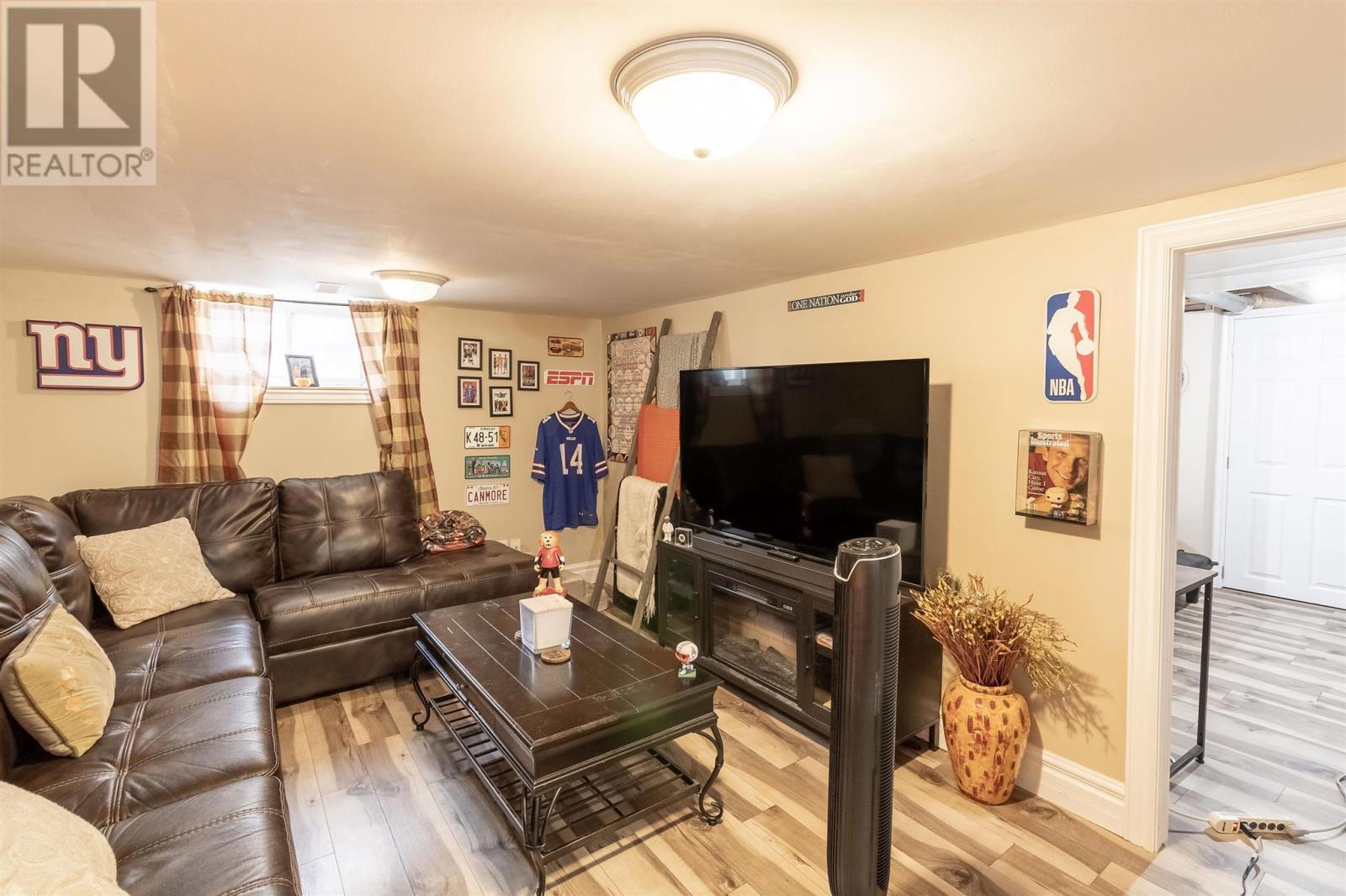 401 Second Ave, Sault Ste. Marie, ON - Indoor Photo Showing Living Room