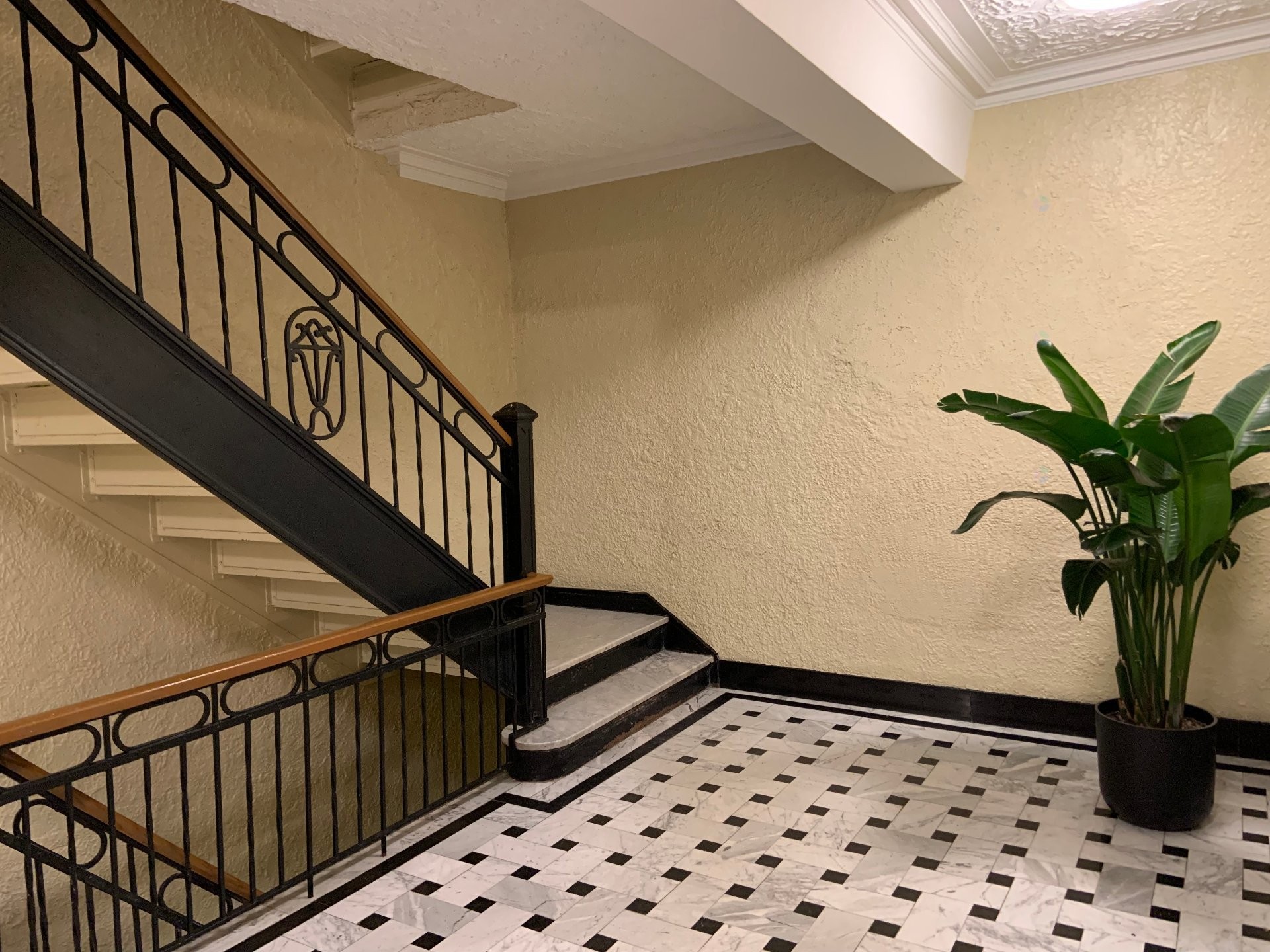 Staircase - 2-811 Av. Davaar, Montréal (Outremont), QC - Indoor Photo Showing Other Room