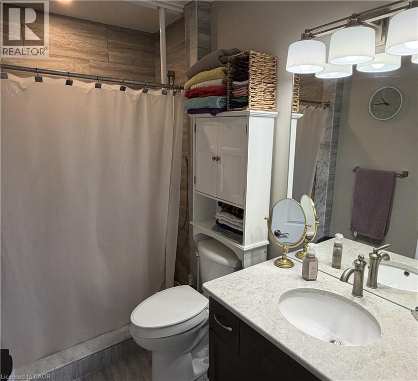 31 Bishop Tonnos Way, Hamilton, ON - Indoor Photo Showing Bathroom