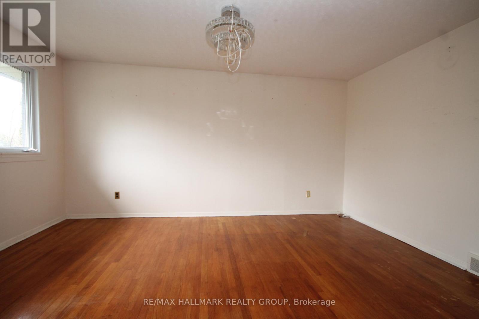 461 Lawson Avenue, Ottawa, ON - Indoor Photo Showing Other Room