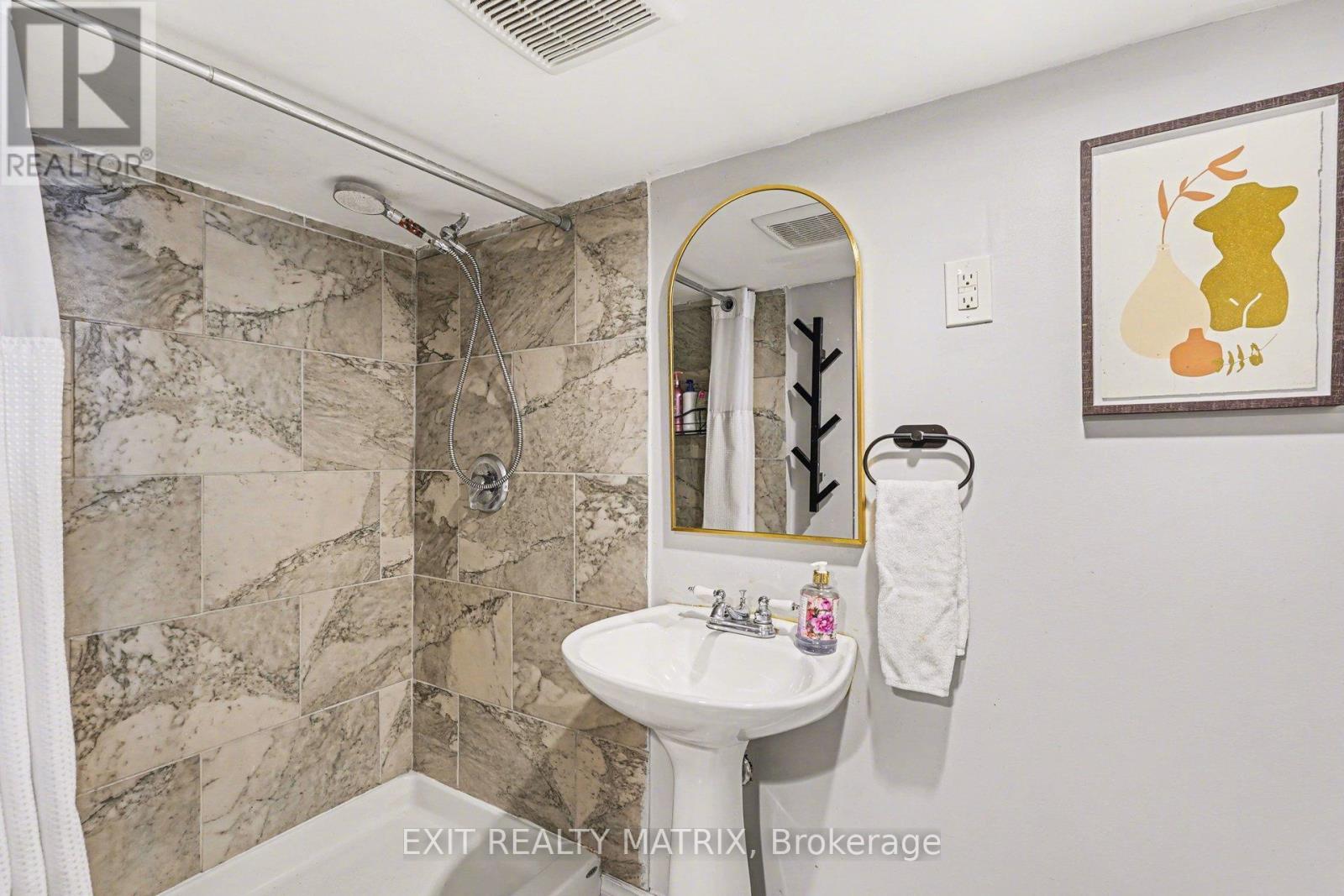 70 Springfield Road, Ottawa, ON - Indoor Photo Showing Bathroom