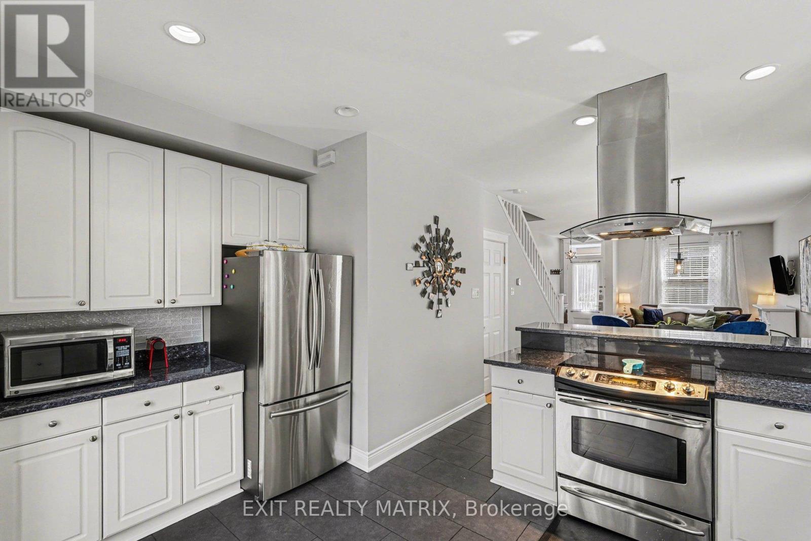 70 Springfield Road, Ottawa, ON - Indoor Photo Showing Kitchen