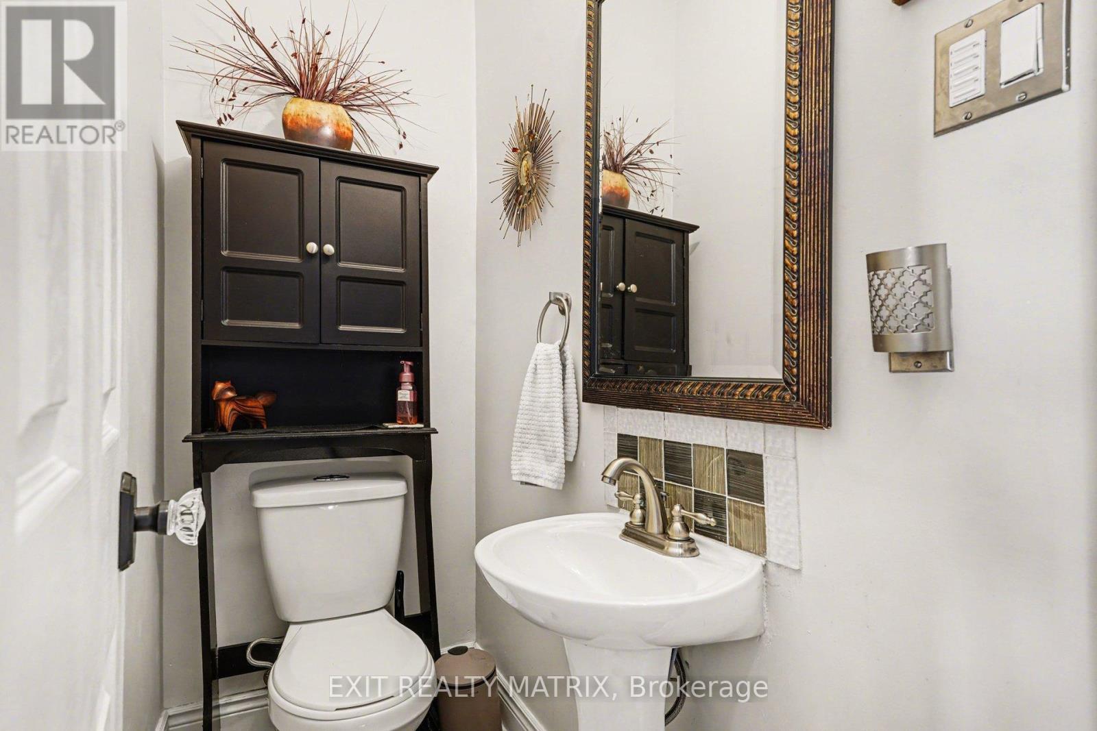 70 Springfield Road, Ottawa, ON - Indoor Photo Showing Bathroom